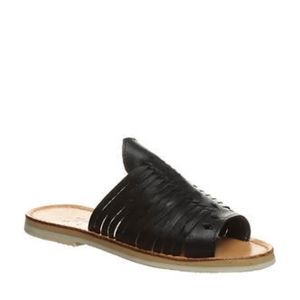 Brand new never worn Bearpaw Rosa Huaraches. Black leather size 9M